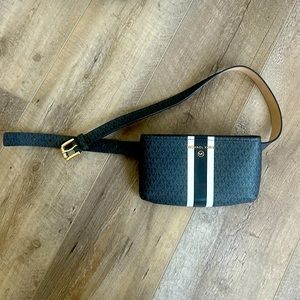 New w/o tag Michael Kors Belt Bag Black size:S/M